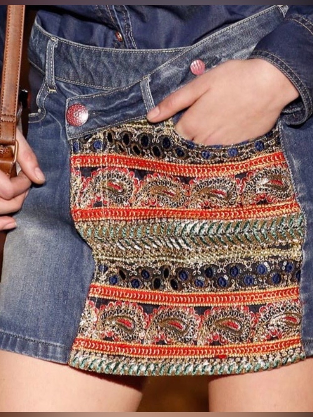 Desigual Denim Skirt with Multicolor Embroidery size 36